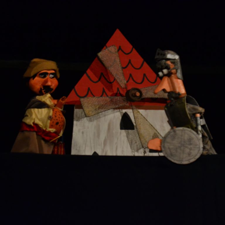 Escena de Don Quijote y Sancho Panza con molino de viento - Títeres de varilla Fundación Lucila Chica