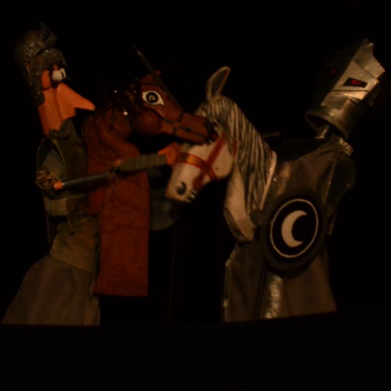 Escena de combate caballeresco obra El Quijote - Títeres de la Fundación Lucila Chica
